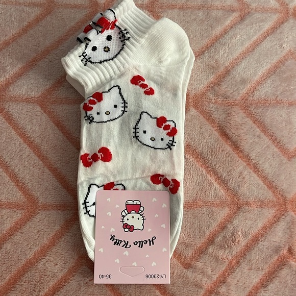Cute hello kitty socks (3 different designs). - Picture 3 of 4